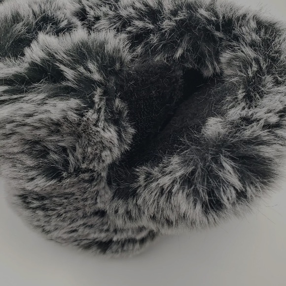 Super Soft Gray Fuzzy Kids Bootie Slippers - Picture 5 of 7